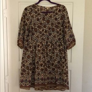 Quartered sleeve dress gathered around the waist